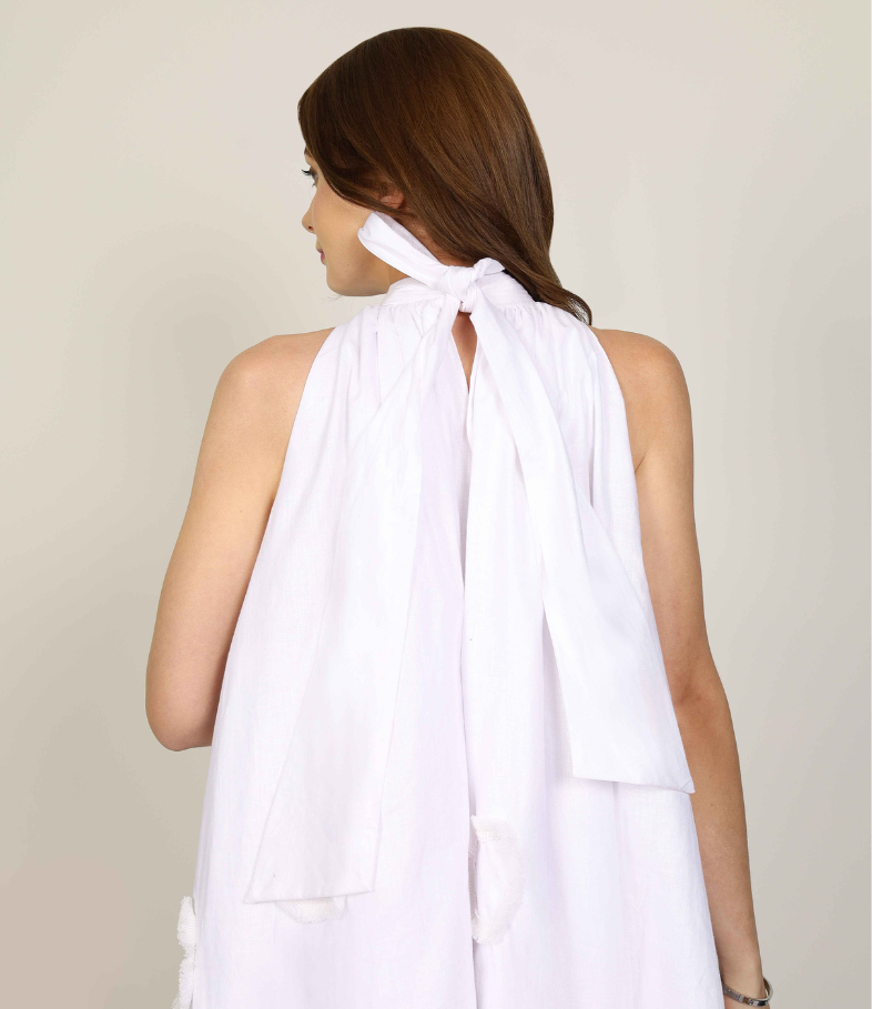 فستان سكارليت الأبيض